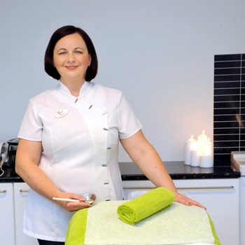 Aneta, hudterapeut och grundare av Face it by Aneta